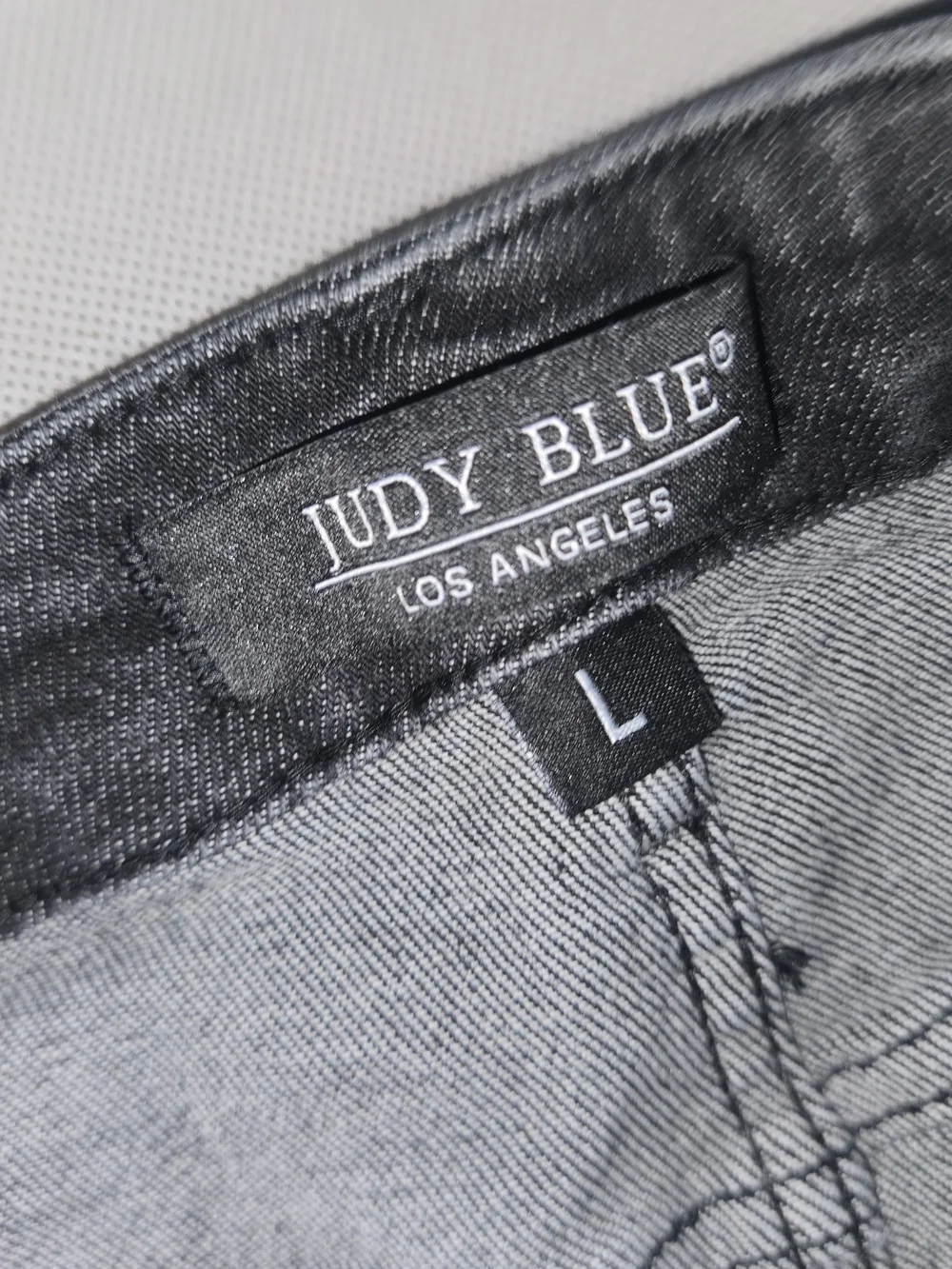 Judy Blue Jean Shorts Womens Large Black Denim Stretch Cuffed Casual Mid Rise